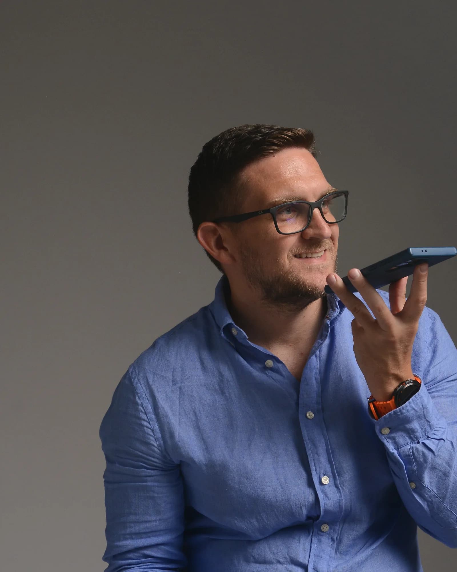 Slobodan Jelisavac on the phone - ready for your inquiry